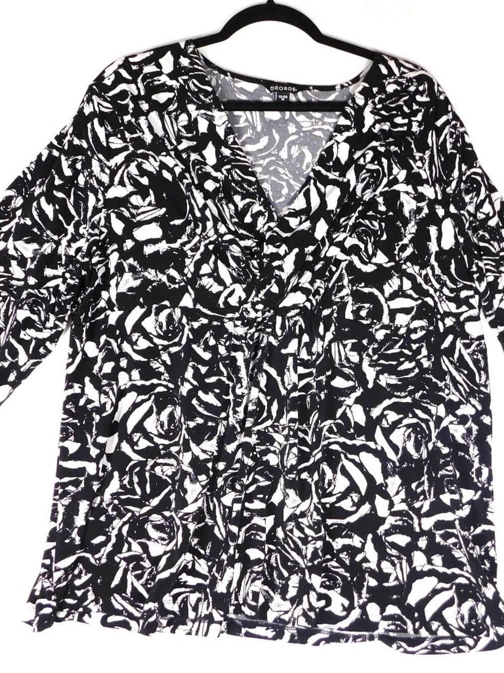 George Women's 2XL 20 Blouse Black/ White Floral 3/4 Sleeve V Neck Poly./Spandex